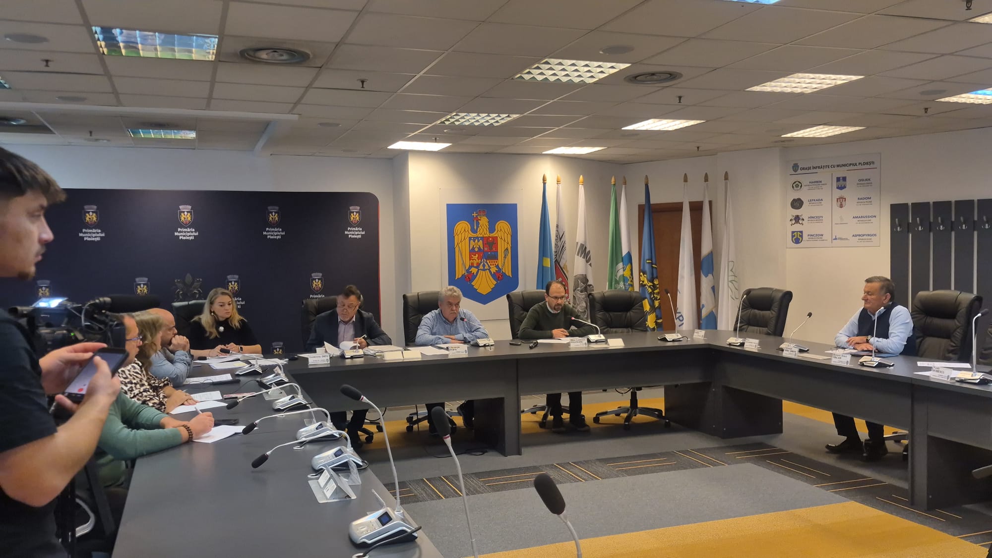 Târgul de Crăciun din Ploiești a trecut de Consiliul Local după trei încercări. Discuții aprinse pe tema duratei concesiunii