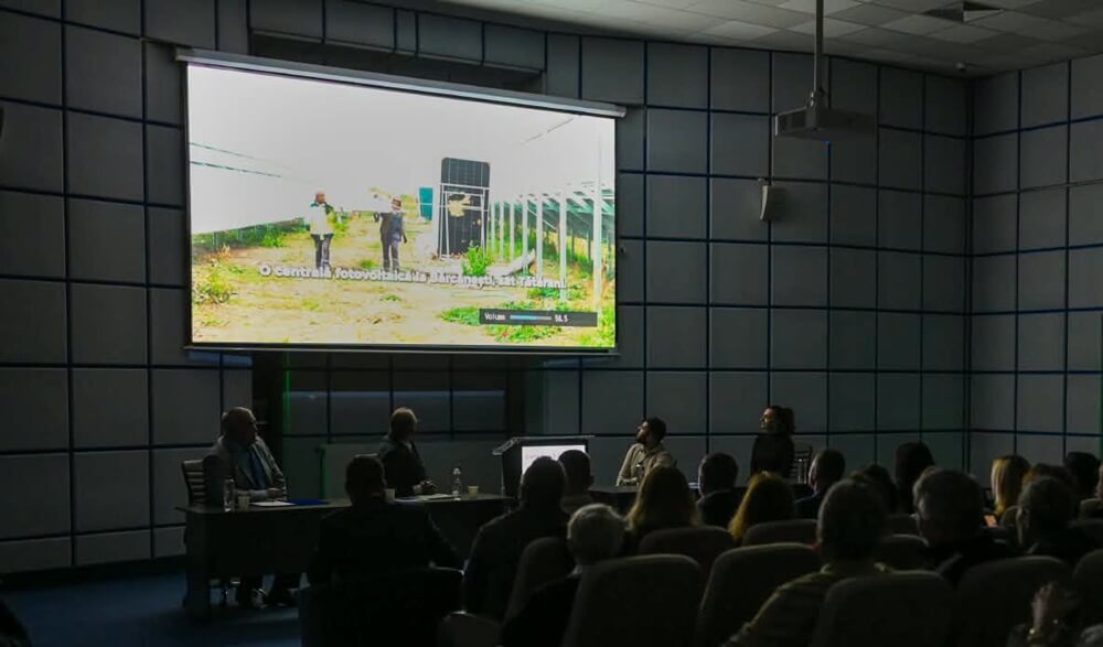Panouri fotovoltaice pentru alimentarea cu energie verde a sediilor de instituții din zeci de localități prahovene 