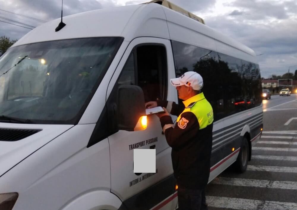Zeci de amenzi au fost aplicate luni, la Ploiești, în urma unui control la transportatori. Valoarea sancțiunilor a depășit 200.000 de lei