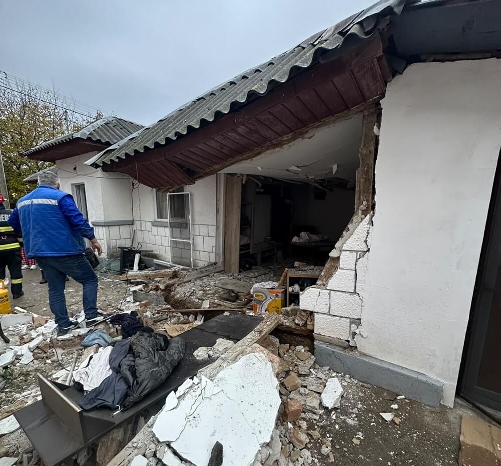 Locuință distrusă de explozie, joi dimineață, la Gorgota