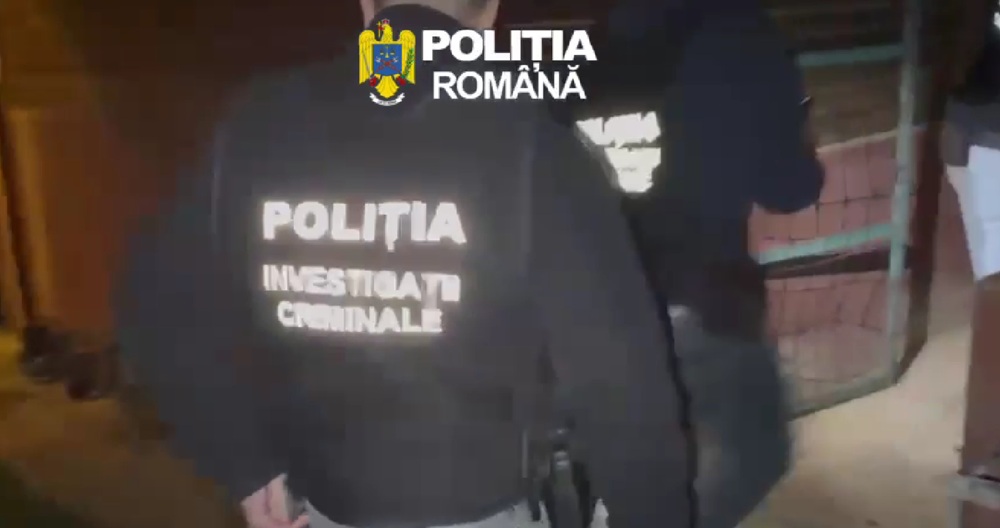 percheziții într-un dosar privind credite cu acte false