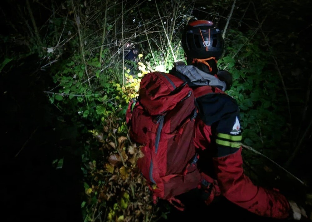 Intervenție pe întuneric, în Bucegi. Trei turiști au rămas blocați deasupra unei râpe