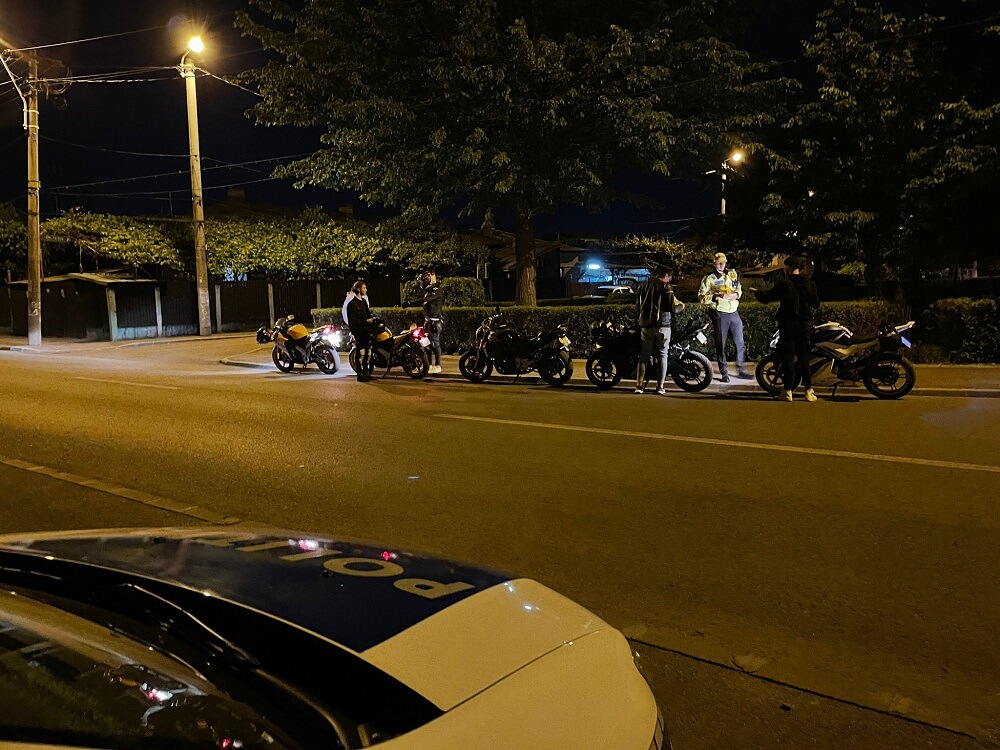 acțiune poliție motociclete noaptea
