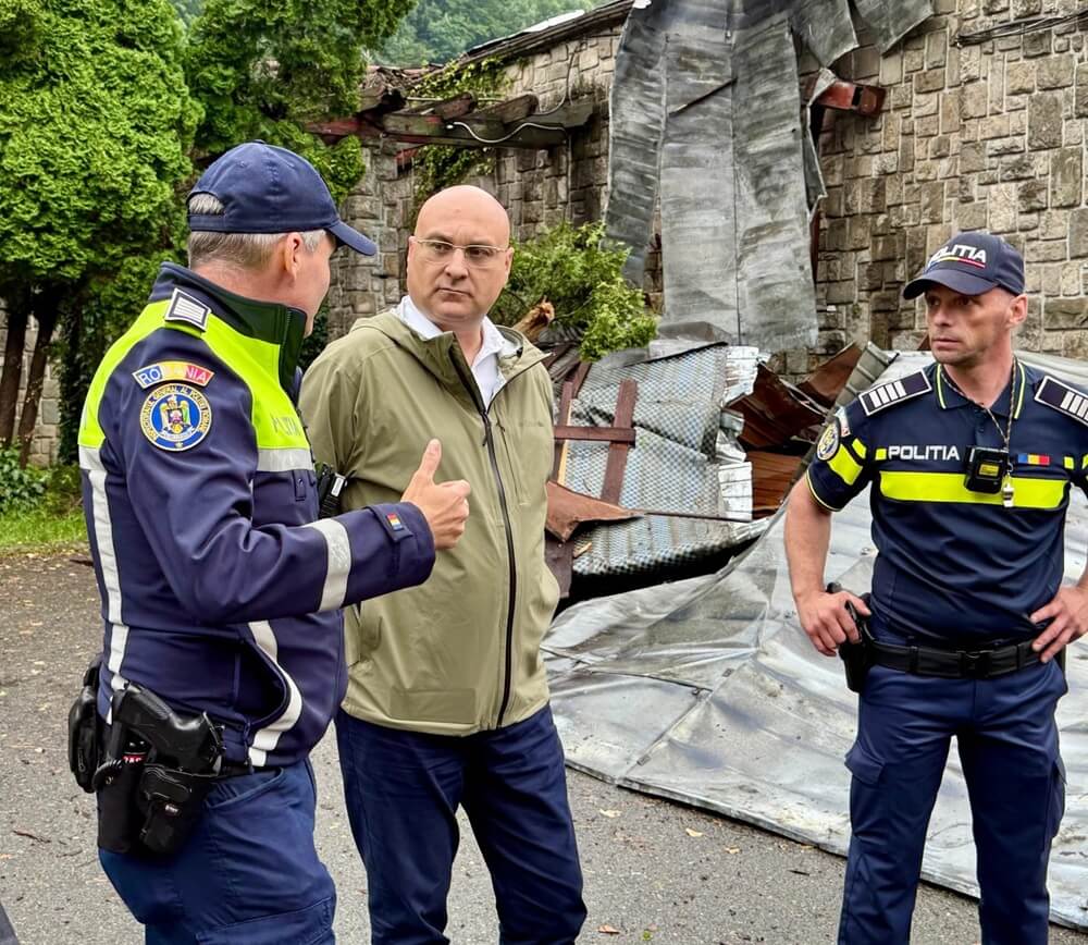 Patru persoane rănite în timpul furtunii de la Sinaia au rămas internate. Mesajul prefectului de Prahova